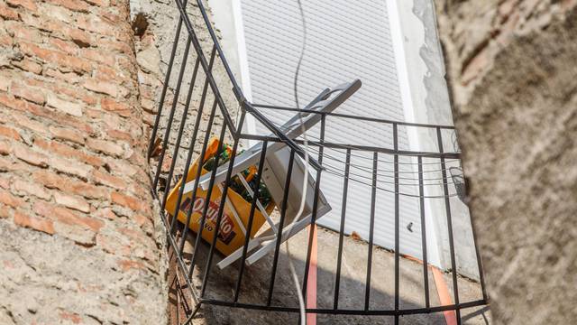 Zagreb: Urušeni balkon stambene zgrade u Ulici Republike Austrije