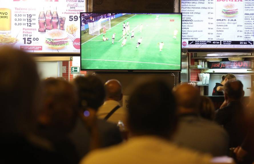 Zagreb: Gledanje nogometne utakmice izmeÄu Rosenborga i Dinama u centru grada