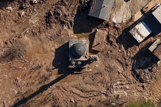 Pogled iz zraka na selo Donja Jablanica mjesec dana nakon razornih poplava i klizišta