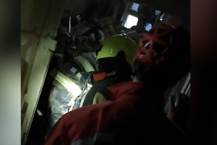 Video spašavanja žene iz zgrade gradske vjećnice u Petrinji