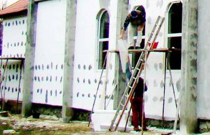 Gradili crkvu, radnik pao s 9 metara visokih ljestava