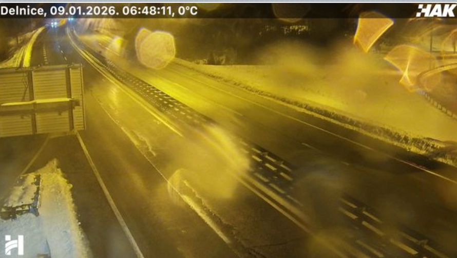 Zaledio vam se auto? Evo što niti slučajno ne smijete raditi