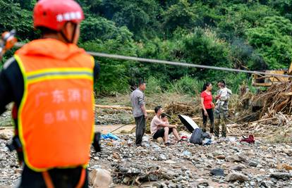 Kiše padaju danima: Najmanje 19 mrtvih u poplavama u Kini
