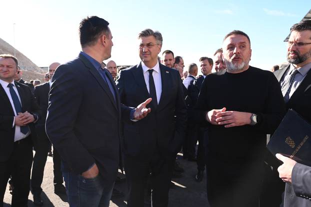 Donje Biljane:  Andrej Plenković obišao je Centar za gospodarenje otadom