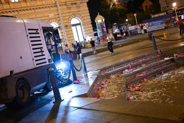 Zagreb: Čišćenje trga nakon gledanja utakmice 