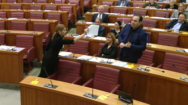 Sukob SDP-a i HDZ-a zbog Zakona o radu, Glasovac bijesna: 'Pravite nas ludima'