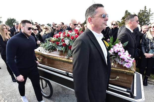 Zadar: Posljednji ispraćaj preminulog zadarskog pjevača Davida Ricova