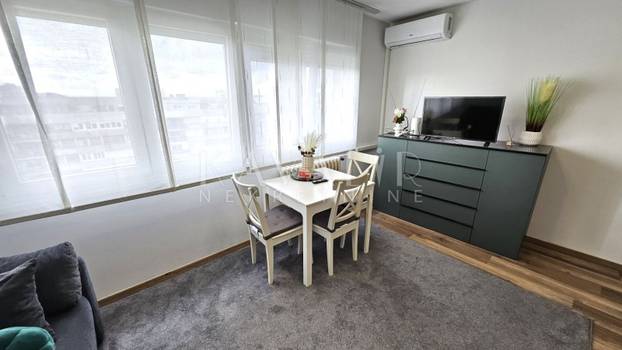 FOTO Čim uđete u ovaj stan - u kuhinji ste! Pogledajte za koliko prodaju ovih 23m2 u Zagrebu...