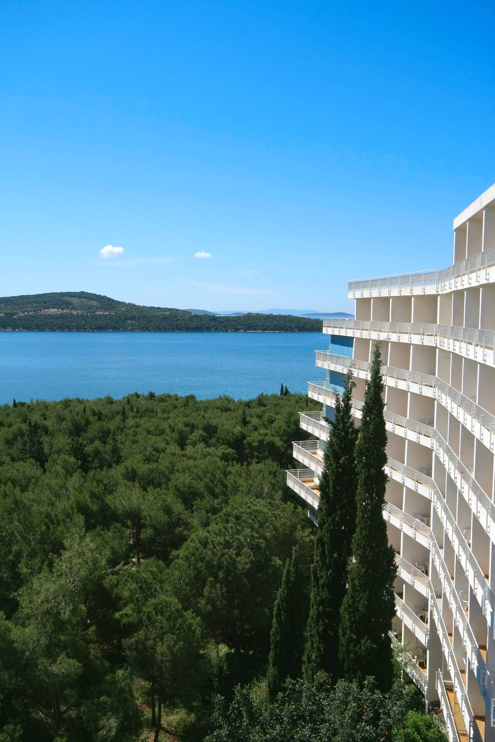 Doživi Valentinovo sa Sandijem Cenovom u hotelu Medena