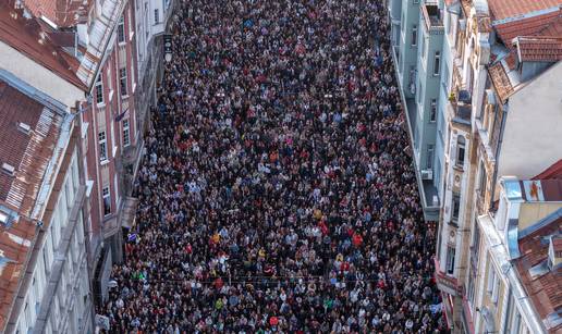 VIDEO Nevjerojatni prizori iz Sarajeva! Više od 20.000 ljudi pjevalo je za Halida Bešlića