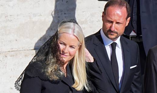 Zdravstveno stanje princeze Mette-Marit se pogor&scaron;alo, na listi je za transplantaciju plu&cacute;a