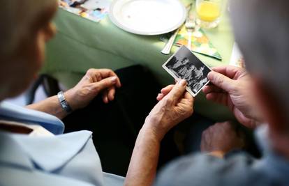 Sud odobrio zadnju želju: Žena (60) smije roditi vlastite unuke