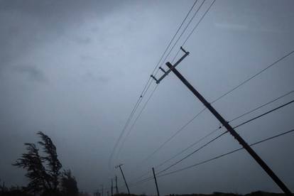 FOTO Uragan Beryl pogodio i Jamajku, oštećene brojne kuće. Broj poginulih skočio na osam