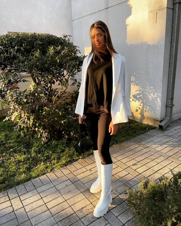 FOTO Kći srpske košarkaške legende ljubi zvijezdu Atletica i penje se prema teniskom vrhu