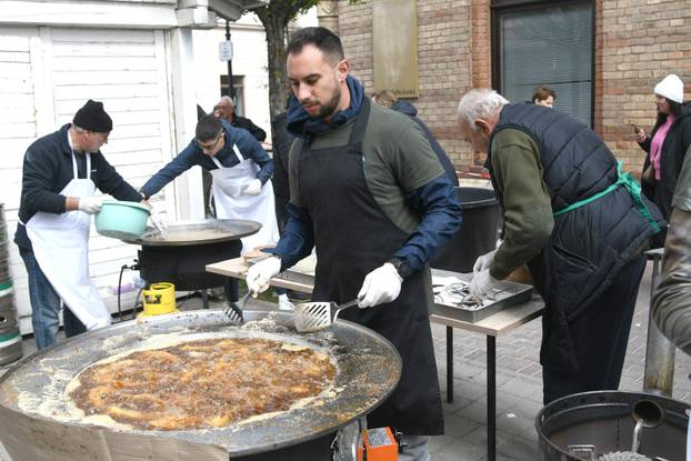 Bjelovar: Na Veliki petak građanima podijeljeno oko 1.000 porcija ribica