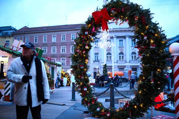 Zagreb: Zagrebački Advent na Trgu bana Jelačića