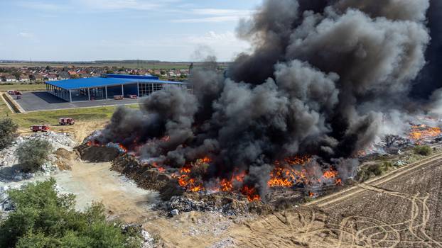 Ovako je izgledao ogromni požar koji je u listopadu izbio u osječkoj tvrtki za preradu plastike "Drava International"