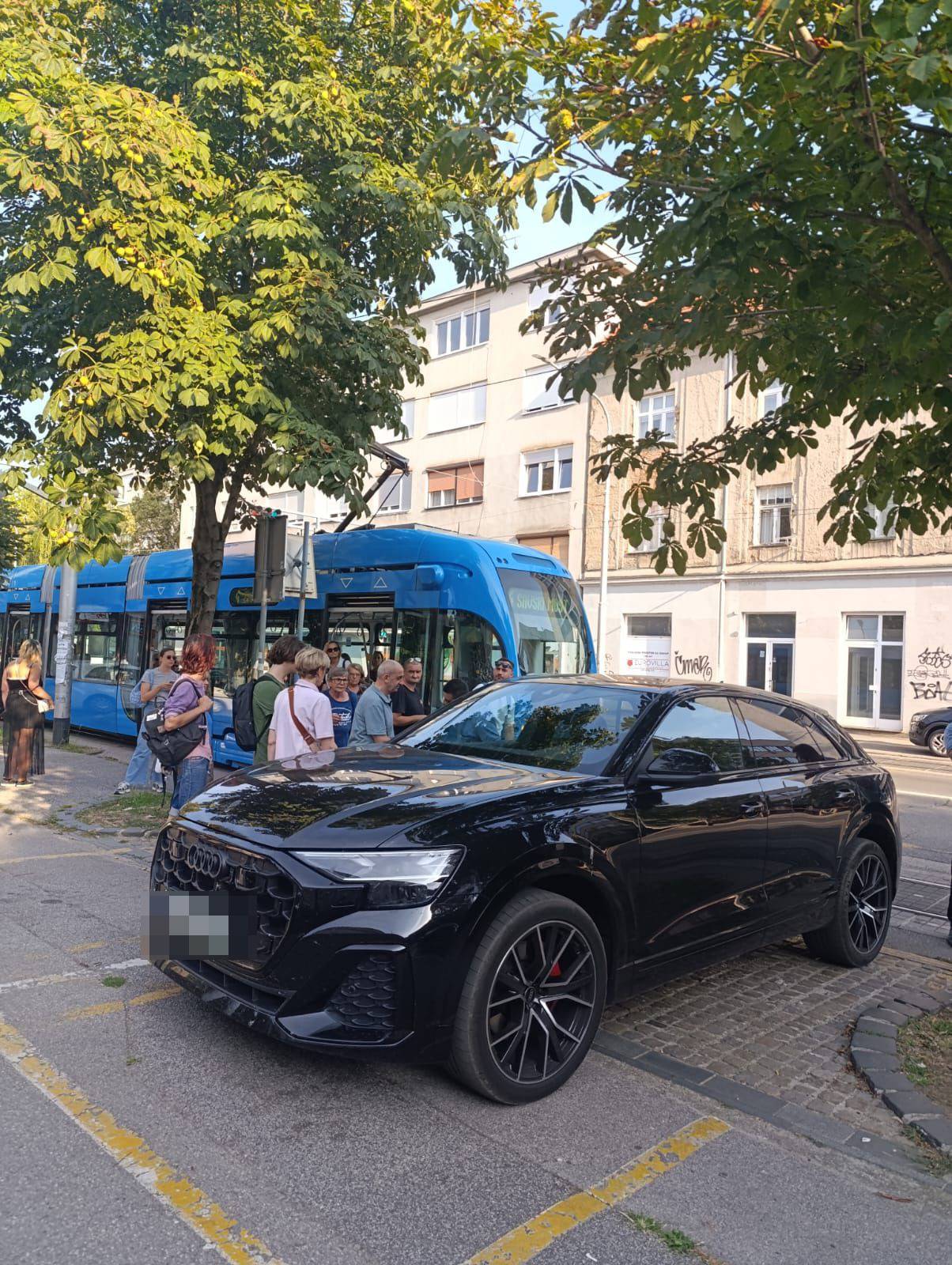 Audijem zablokirao tramvajski promet na Maksimirskoj cesti