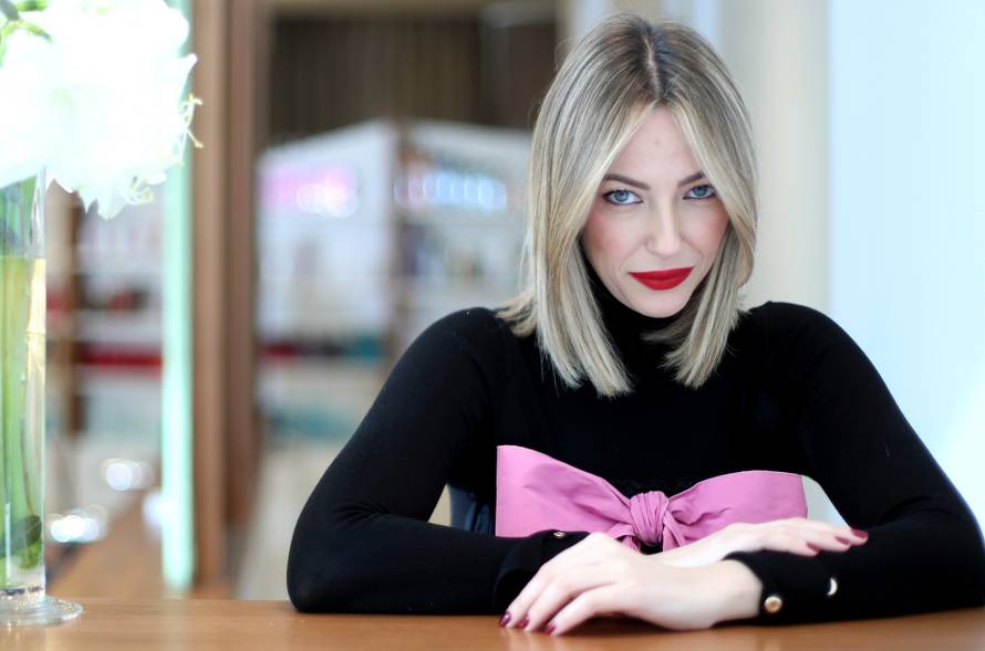 Frizirala je slavne kad su joj korona i potres zatvorili salon