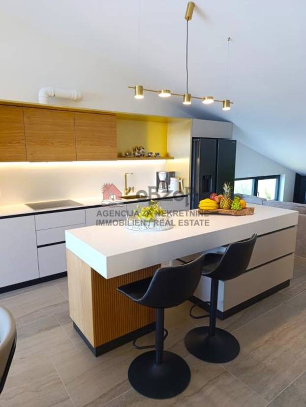 FOTO Ekskluziva! Prodaje se penthouse prvi red do mora, dvije etaže su povezane liftom