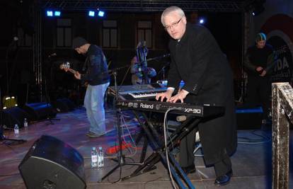 Ivo Josipović zasvirao s Urbanom na skupu u Rijeci