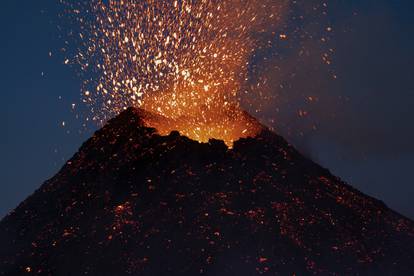 FOTO Spektakularni prizori iz Italije: Erupcija vulkana na Etni