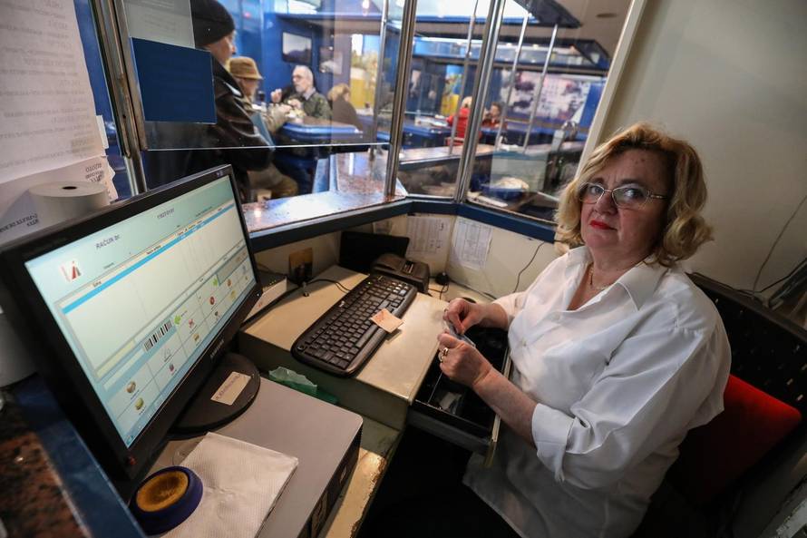 Manda i Ankica: Lignje i ribice kod Mimice pržimo 40 godina