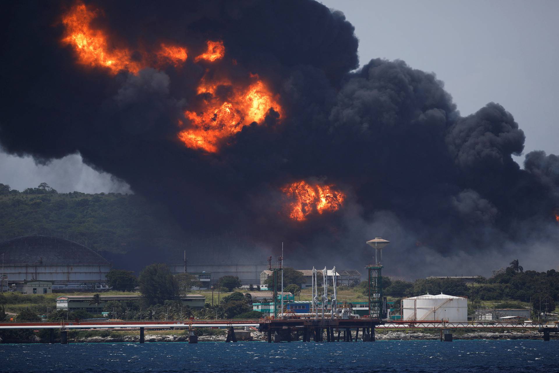 Major fire spreads at Cuban fuel storage facility hit by lightning