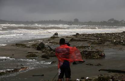 U uraganu Eti u Srednjoj Americi poginulo je i nestalo 180 ljudi