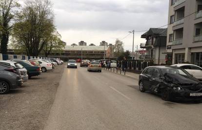 Mazdom u Zagrebu razbio pet automobila na parkiralištu