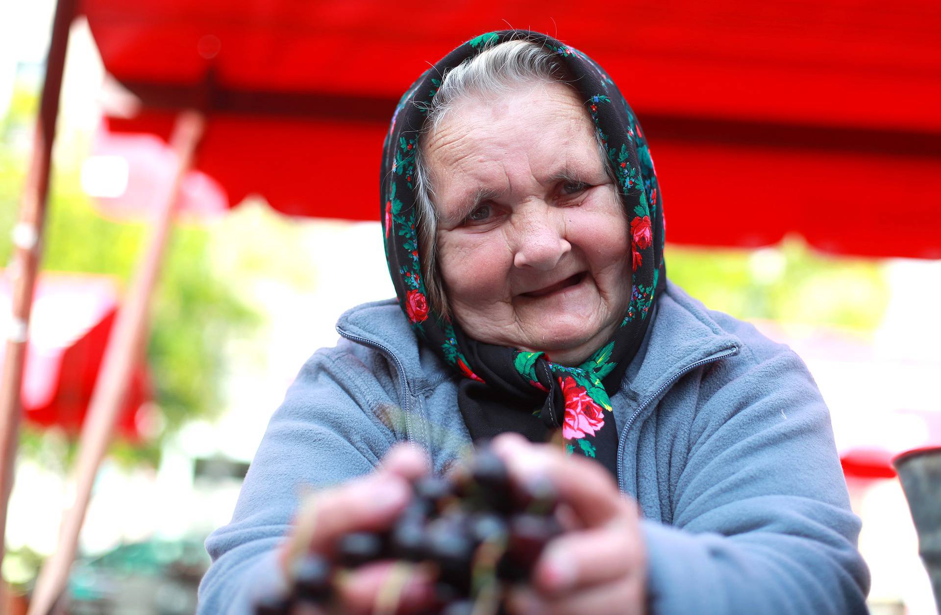 Baka Marica: 'Nisam tužna, ali nisam baš fotogenična. Unuk mi kaže da sam legenda s Britanca'