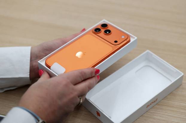 New iPhone 17 demonstrated in Moscow store ahead of sales launch in Russia