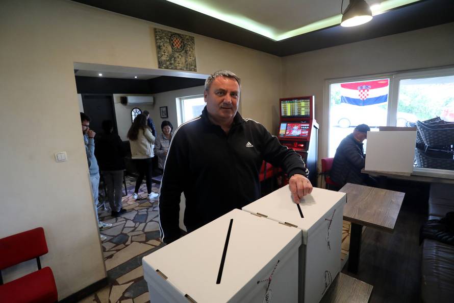 Biralište u Kozinščaku kod Dugog Sela  smješteno u kafić "Livno"