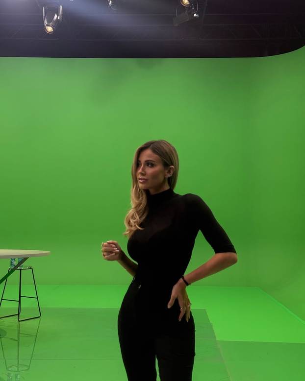 FOTO Opet provocira! Diletta u prozirnoj haljini otkrila adute