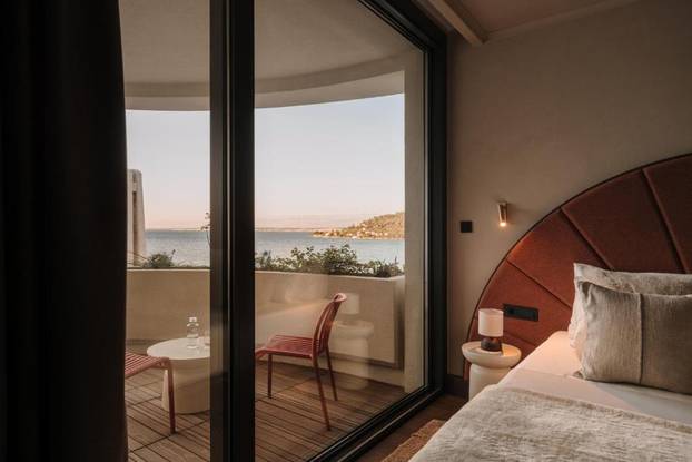 FOTO Suvremeni hotel u starom ribarskom mjestu na Ugljanu privlači ljubitelje mira i uživanja