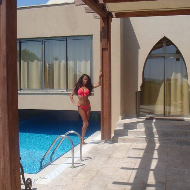 FOTO I tad je nosila tangice: Ovako je supruga slovenskog premijera izgledala kao plavuša