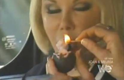 Morala se opustiti: Joan Rivers pušila je 'travu' s prijateljicom
