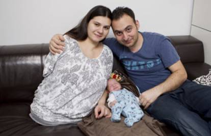 Djevojka (24) koja se rodila bez ruku i nogu postala je majka