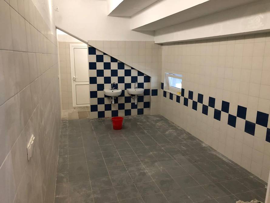 Kiša potopila Omiš, ali svi su otišli po kartu za utakmicu...