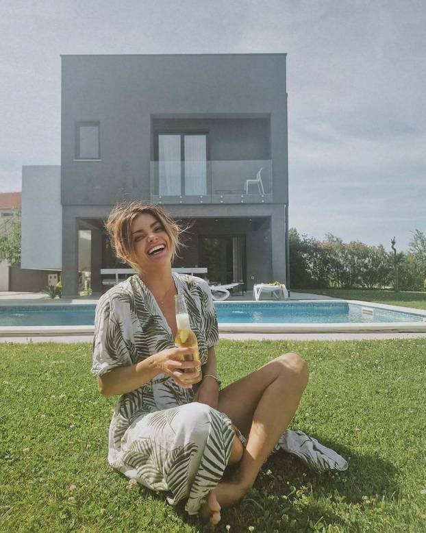 FOTO Ella Dvornik zatezala je kapke, a ni mami Danijeli nisu strane estetske operacije