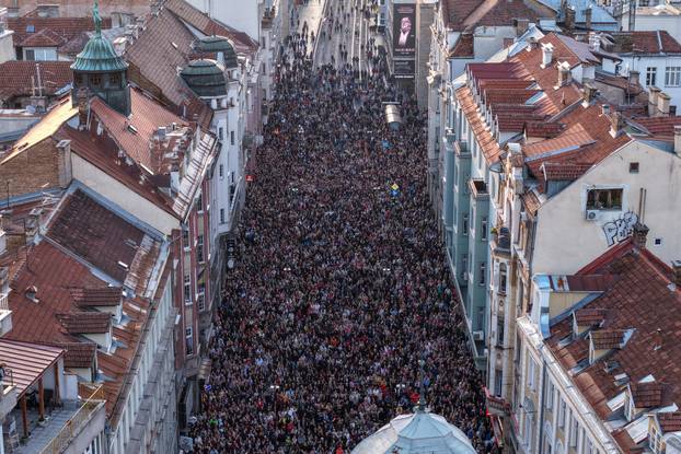 Sarajevo: Pogled iz zraka na okupljanje građana u čast Halidu Bešliću