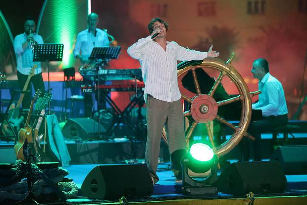 Vela Luka: Održan koncert "Trag u beskraju" posvećen Oliveru Dragojeviću