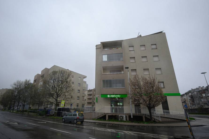 Zagreb: Olujno nevrijeme oštetilo krov zgrade na Horvaćanskoj cesti na Vrbanima