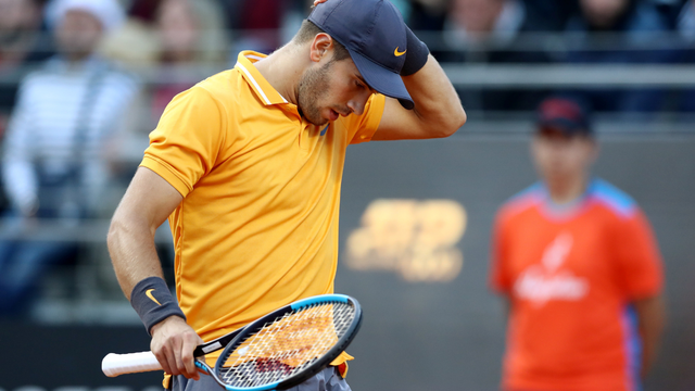 Ćorić izgubio u drami: Federer se svađao sa sucima i okrenuo