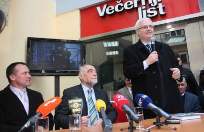 Stipe Mesić je knjigu o sebi potpisao i Ivi Josipoviću