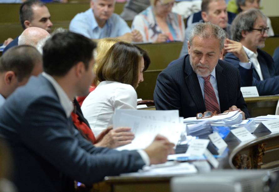 Oporbeni zastupnici napustili sjednicu zbog točke o spalionici