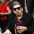 Poguesov frontmen Shane MacGowan ne pušta čašu piva