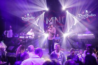 Zagreb: Koncert Harisa Džinovića u klubu Mint