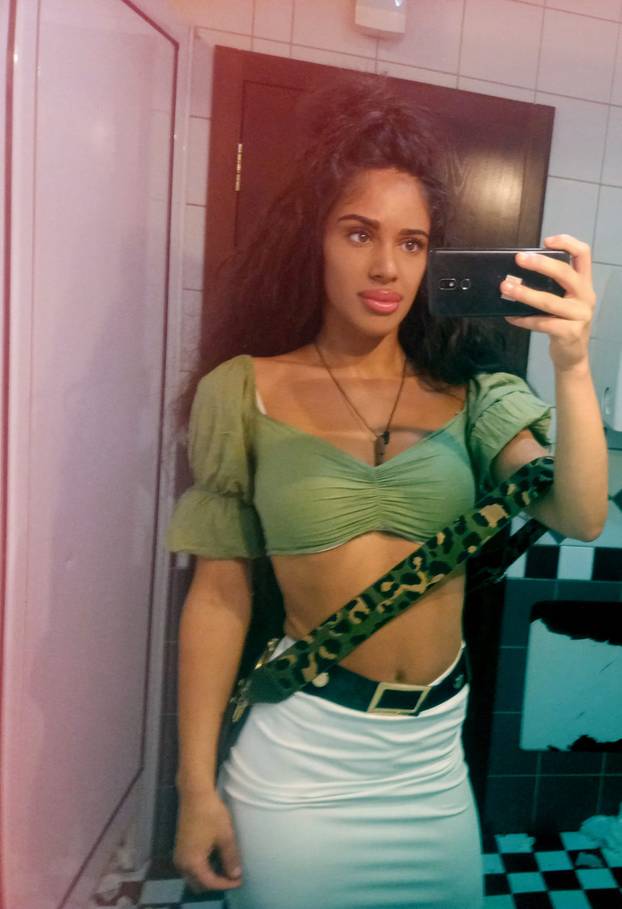 FOTO Djevojka iz Srbije i dalje je hit! Podržava Vučića i 'bježi' od škole. Ovako je izgledala prije