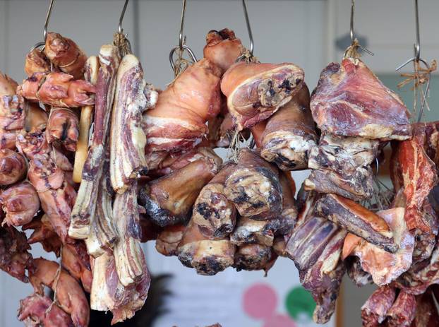 Šibenik: Ponuda suhomesnatih proizvoda